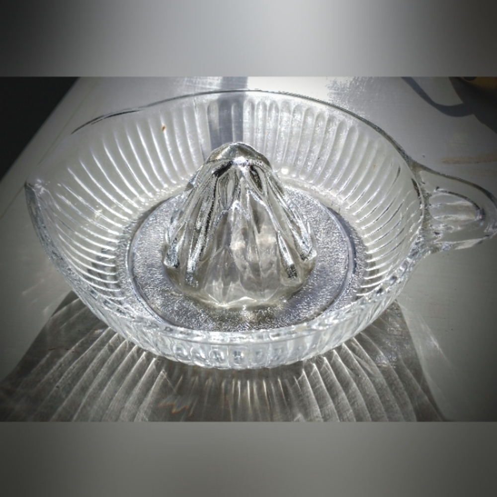 🍊🍋Vintage Solid Glass Juicer/Reamer - Handle & Spout 🍋🍊